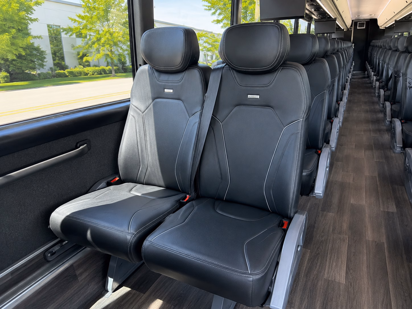 shuttle your guests between tri cities hotels and vineyard venues with ease
